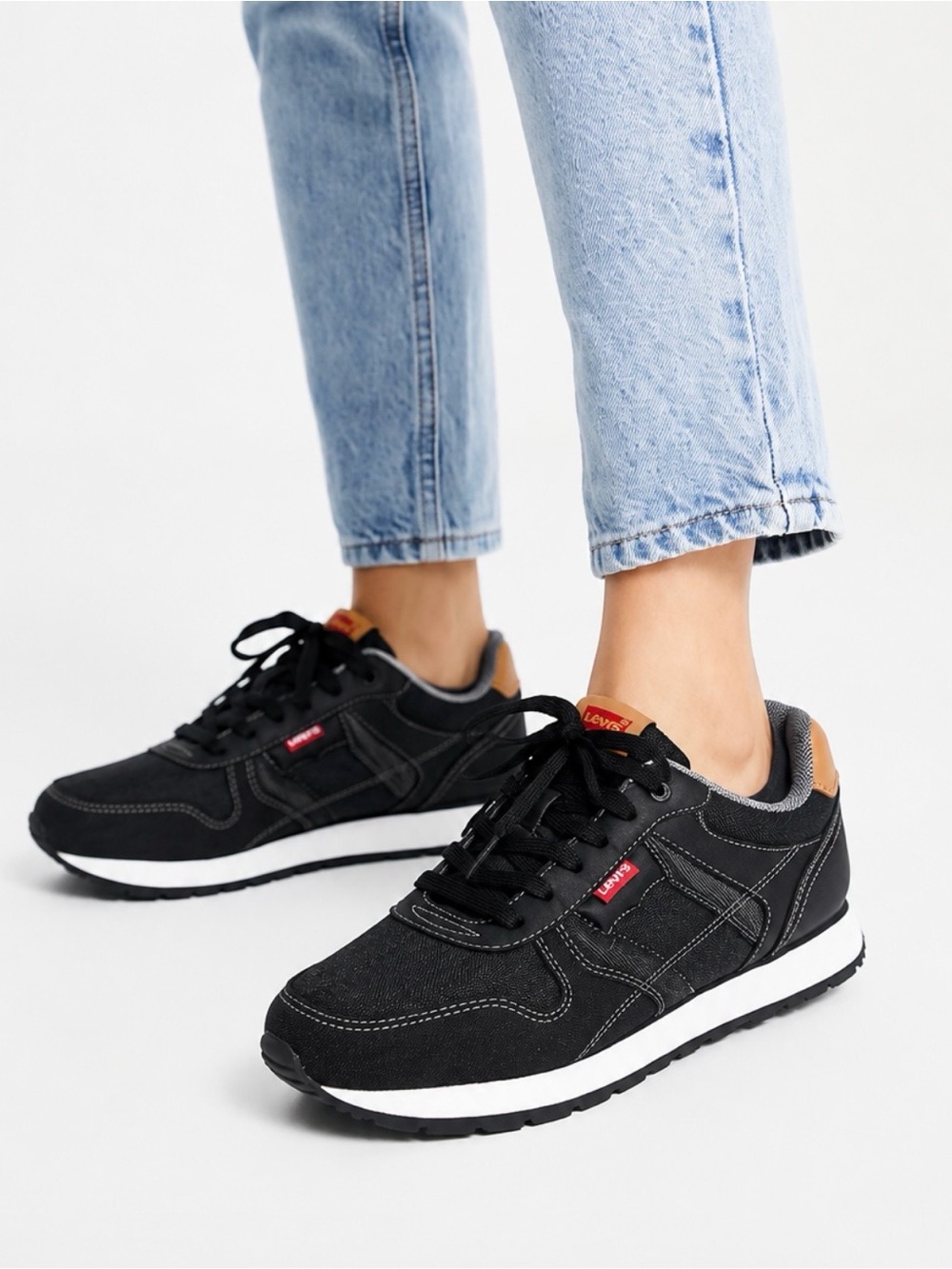 Levi’s Munro Women’s Sneakers – Black
Size: US Women’s 8.5 / EU 40 / UK 6